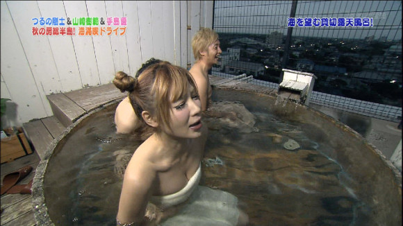 【温泉キャプ画像】美女の裸体まで後バスタオル一枚！これさえ取れればｗｗｗ 06