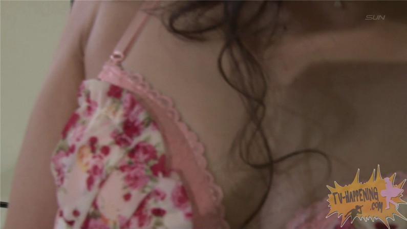 【お宝エロ画像】ケンコバのバコバコTVで美女の水着がやばい事になってるｗｗ 27